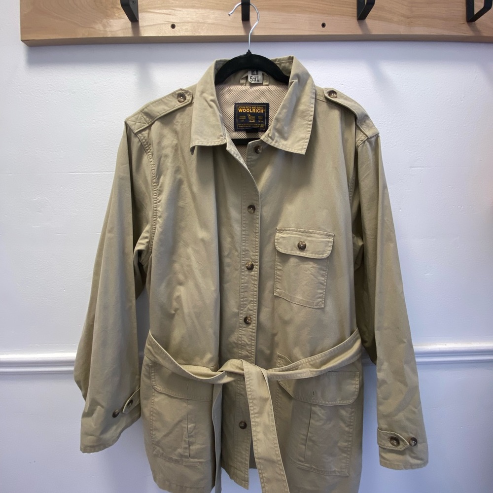 Women Classic Cream/Tan Jacket Trench Coat in great condition